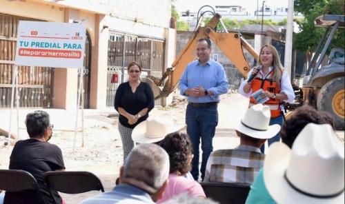 Comparte Toño Astiazarán satisfacción de vecinos de la calle San Rafael por inicio de pavimentación