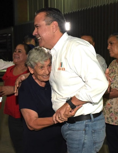 Celebra Toño Astiazarán con vecinos pavimentación de calle Los Molinos. Beneficia a 6 mil 400 personas