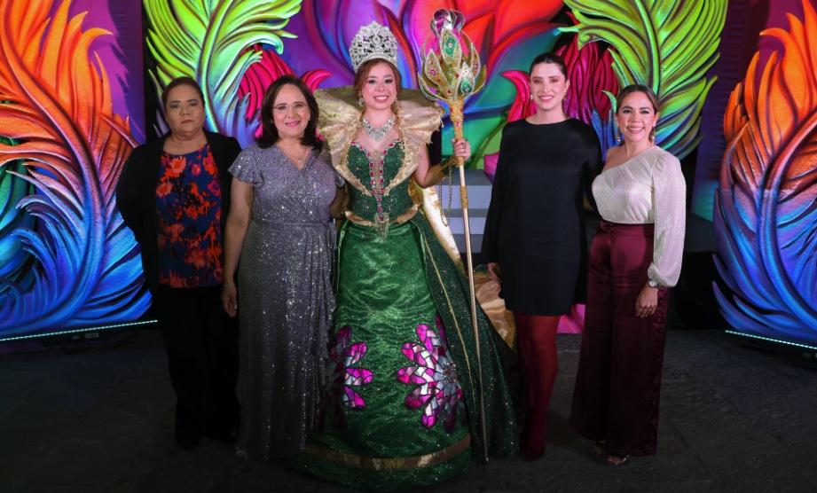 Celebra Ayuntamiento de Guaymas coronación y premiación de los Juegos Florales 2025.