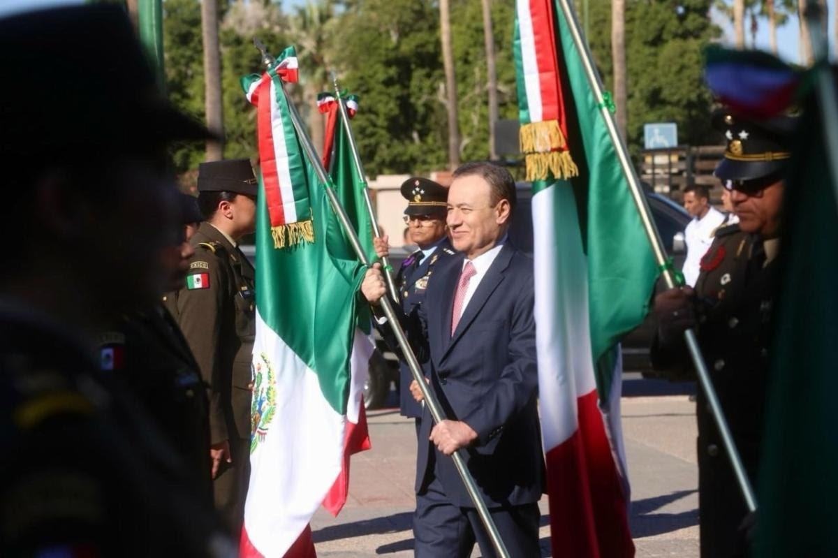 Encabeza Gobernador Durazo evento conmemorativo por el Día de la Bandera