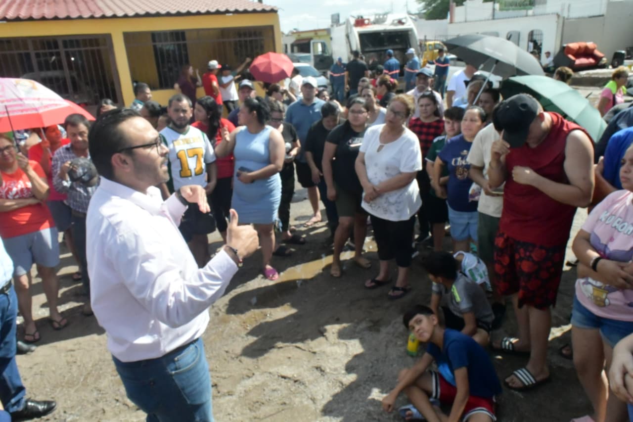 Atiende Gobierno Municipal a familias de la colonia La Caridad afectadas por lluvias, a quienes se les recomendó evacuar la zona