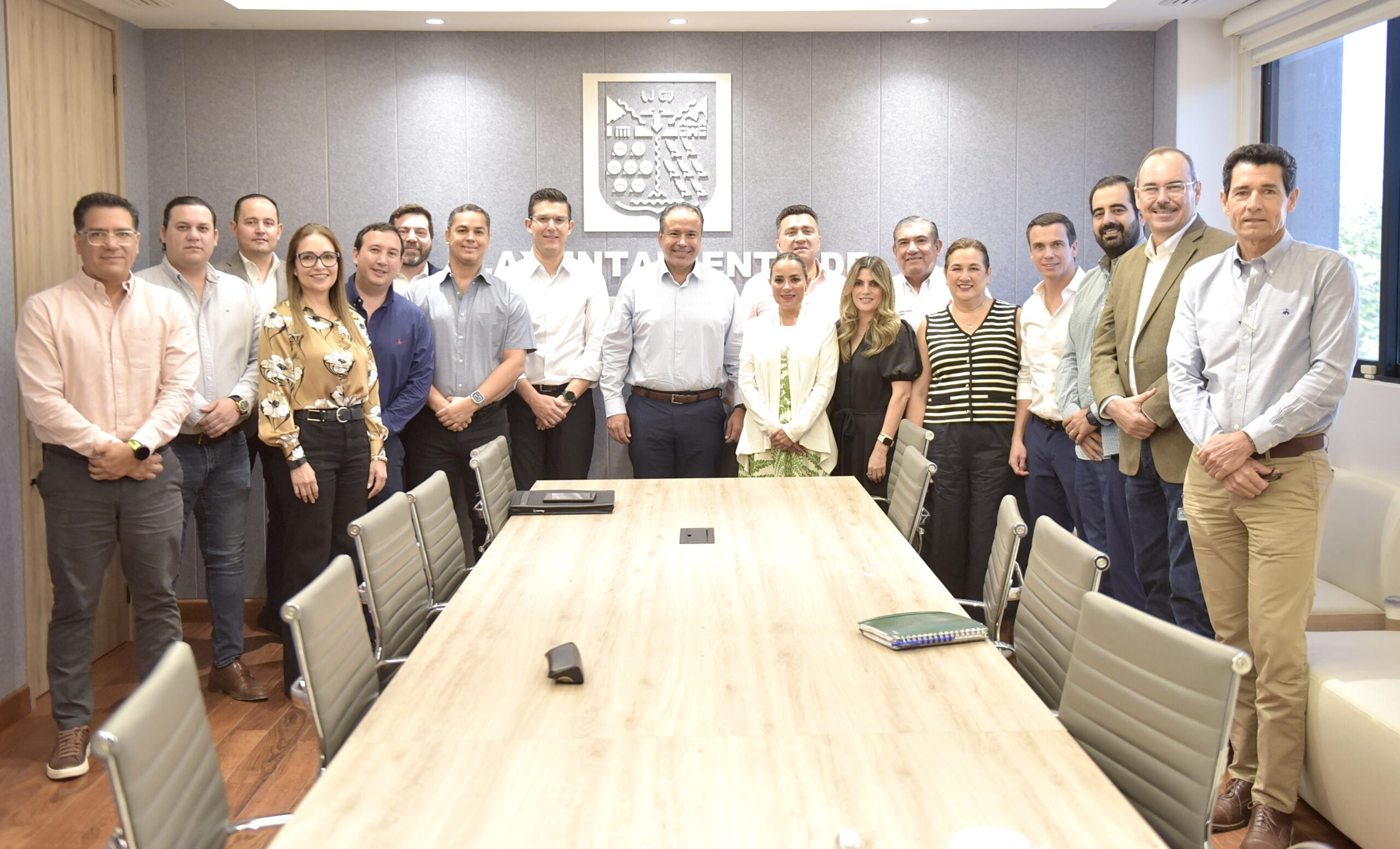 Facilita Toño Astiazarán instalación de empresas para impulsar empleos mejor pagados