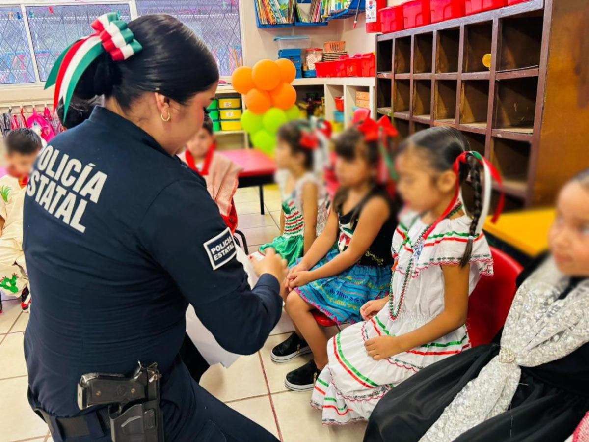 Policía Estatal del Gobierno de Sonora participa con familias en Fiestas de Independencia de México