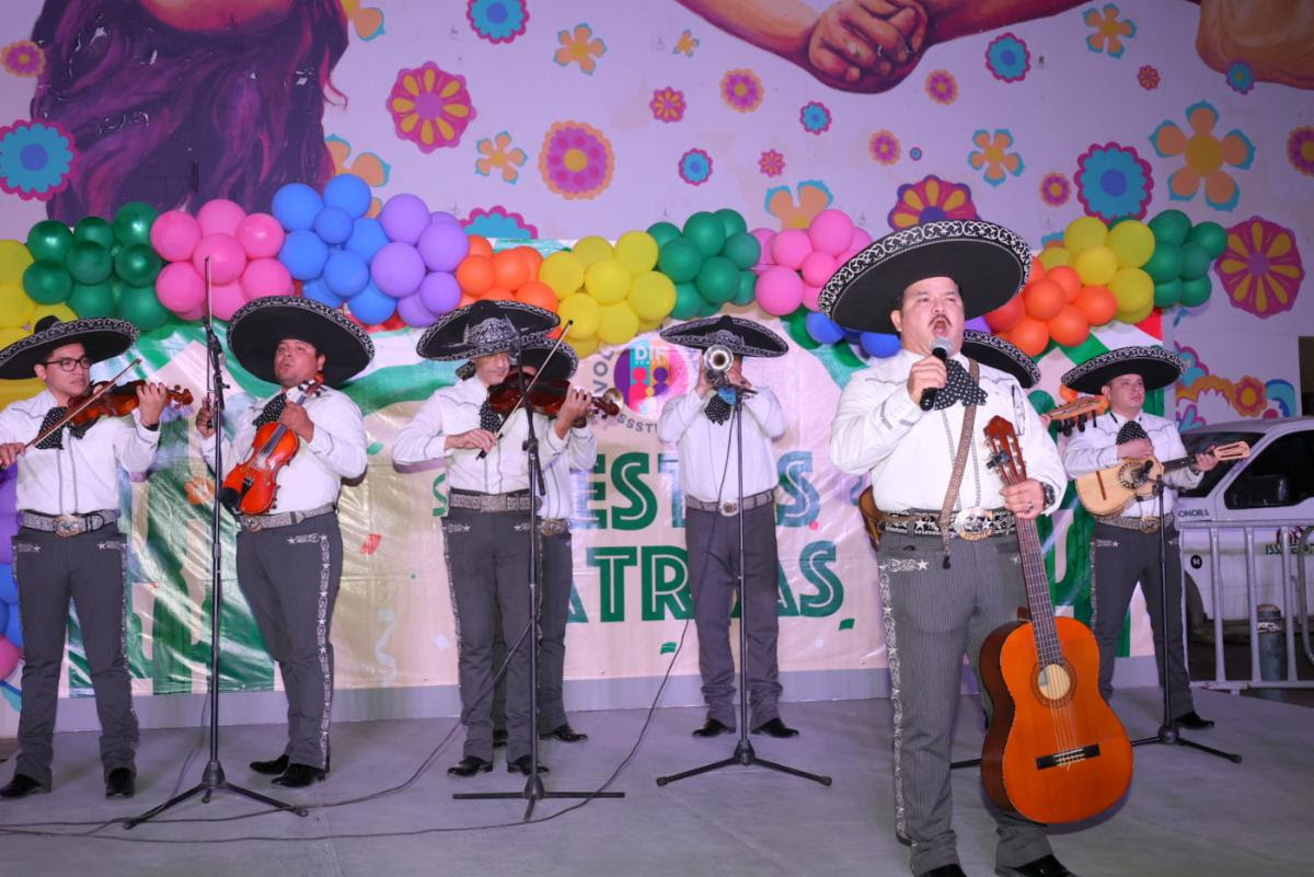 Cierra Gobierno de Sonora septiembre con noche mexicana del Voluntariado Isssteson